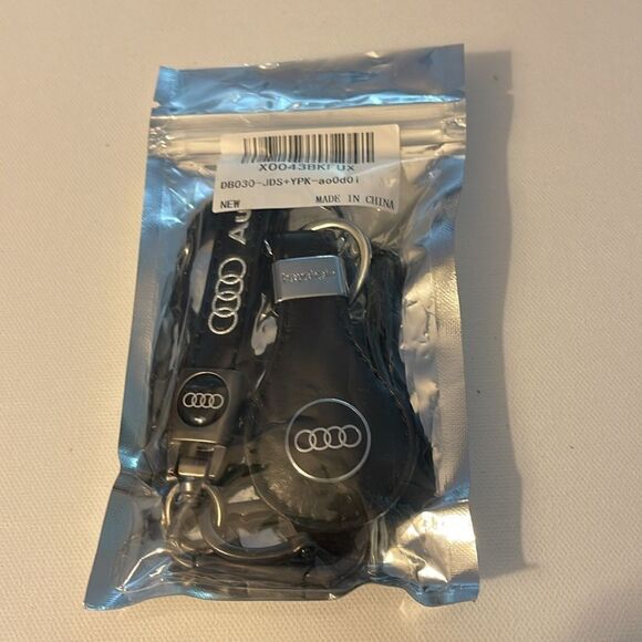 Audi Key Fob Keychain in Black Leather with Logo Set of 2 NWT - Picture 4 of 4